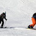 Różnice między kurtkami narciarskimi a snowboardowymi
