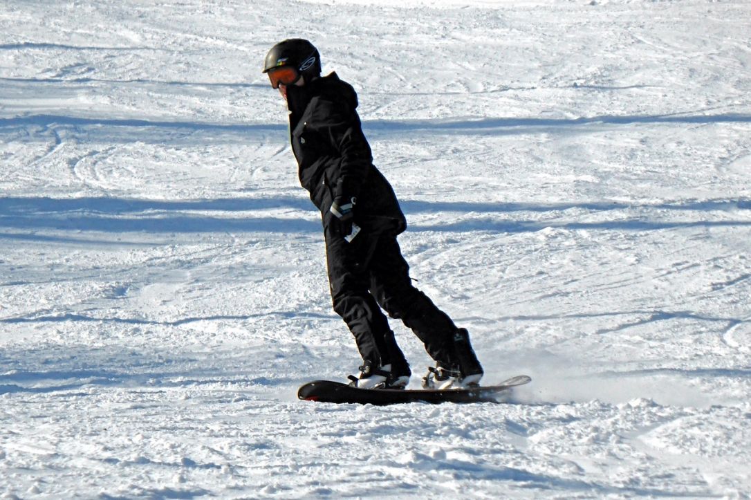 Nakolanniki snowboardowe w akcji